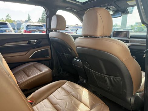 Used 2022 Kia Telluride SX w/ SX Prestige Package AWD/4WD image 21