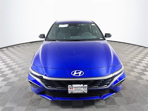 New 2025 Hyundai Elantra SEL image 11