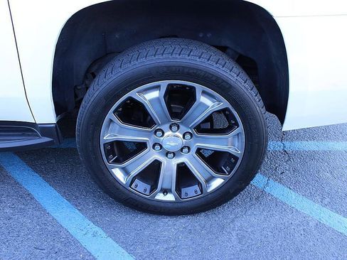 Used 2017 Chevrolet Suburban LT RWD image 9