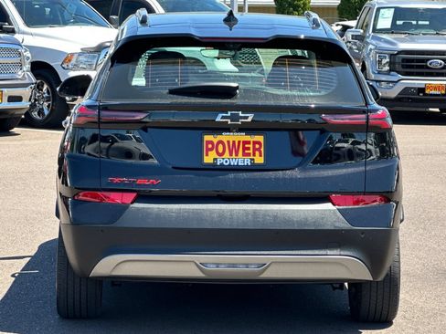 Used 2023 Chevrolet Bolt EUV Premier w/ Sun & Sound Package FWD image 5