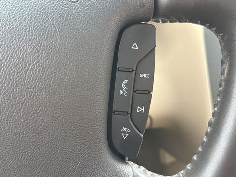 Used 2011 Buick Lucerne CXL FWD image 29