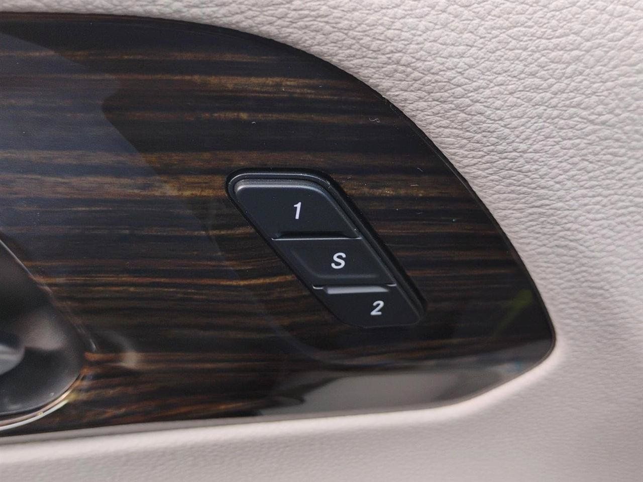 Used 2023 Chrysler Pacifica Limited FWD image 41