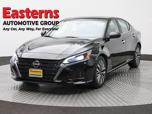 Used 2024 Nissan Altima 2.5 SV FWD image 1