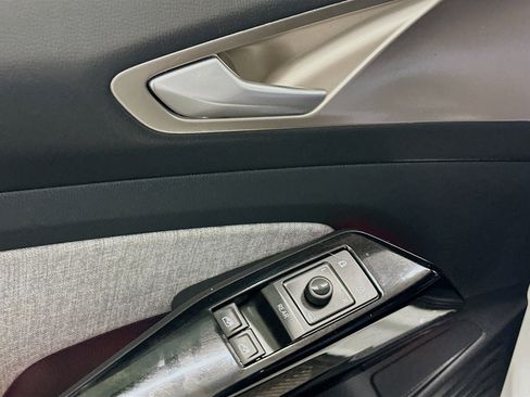 Used 2023 Volkswagen ID.4 Pro image 15