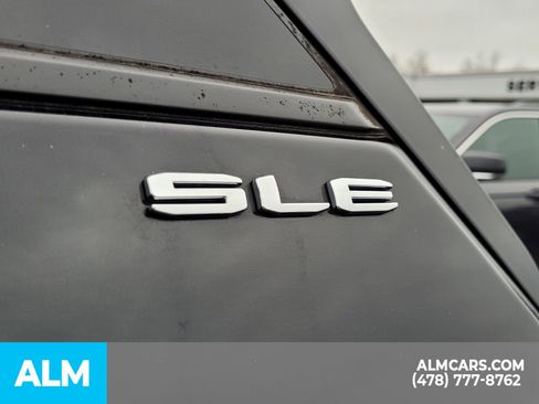 Used 2022 GMC Terrain SLE w/ Driver Convenience Package image 9