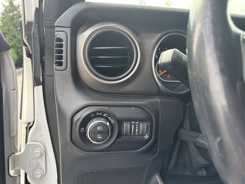 Used 2020 Jeep Gladiator Sport w/ Quick Order Package 24S image 17