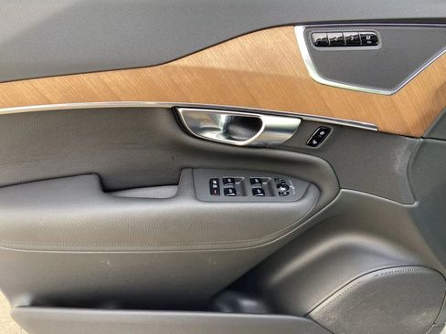 Used 2022 Volvo XC90 T6 Momentum w/ Advanced Package image 10