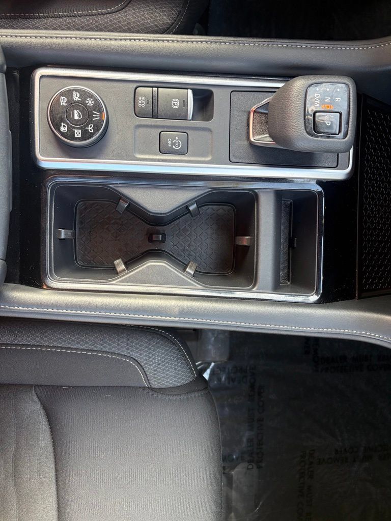 Used 2025 Nissan Pathfinder SV AWD/4WD image 38