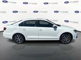 Used 2017 Volkswagen Jetta SE image 4