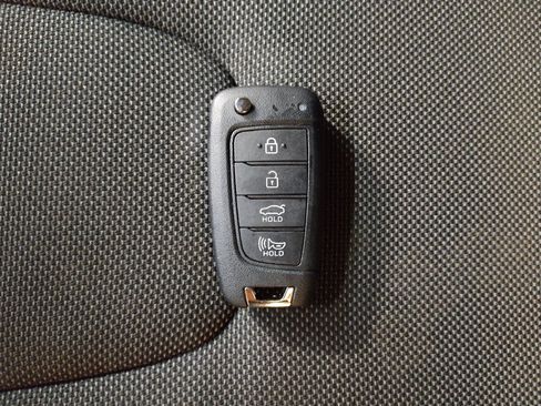 Used 2024 Hyundai Elantra SE FWD image 32