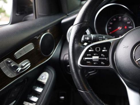 Used 2020 Mercedes-Benz GLC 300 4MATIC image 32