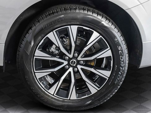 Used 2025 Volvo XC60 B5 Plus image 31