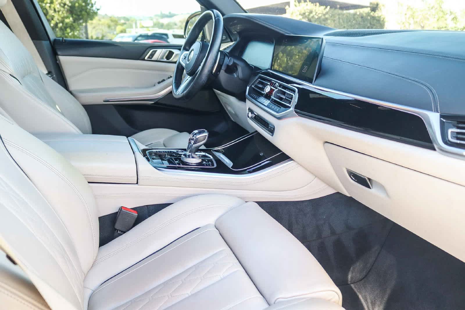 Used 2019 BMW X5 xDrive50i w/ M Sport Package AWD/4WD image 16