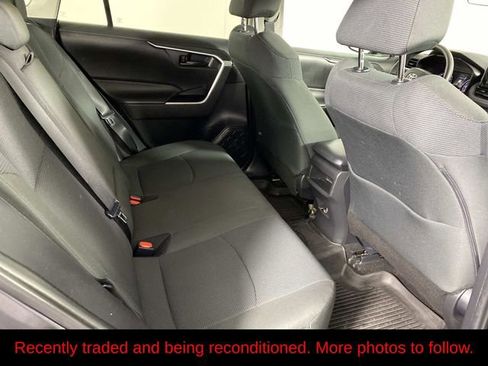 Used 2021 Toyota RAV4 LE AWD/4WD image 12