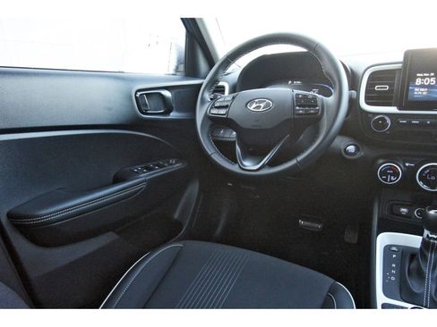 Used 2024 Hyundai Venue Limited FWD image 11