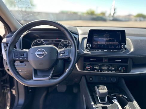 Certified 2025 Nissan Rogue SV AWD/4WD image 17