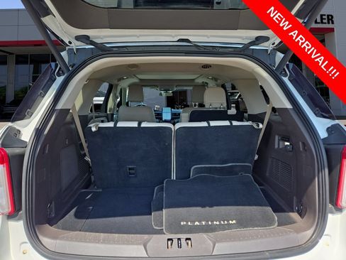 Used 2021 Ford Explorer Platinum w/ Equipment Group 601A AWD/4WD image 21