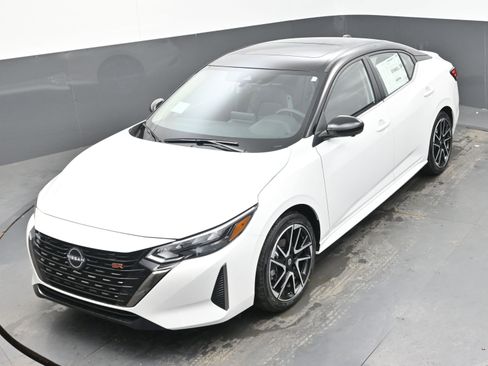 New 2025 Nissan Sentra SR w/ SR Premium Package image 32