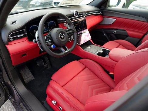 New 2025 Maserati Grecale GT image 19