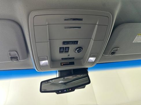 Used 2018 Chevrolet Suburban LT image 24