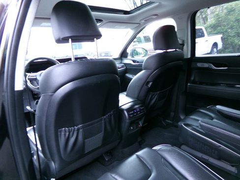 Used 2023 Hyundai Palisade Limited w/ Cargo Package AWD/4WD image 16