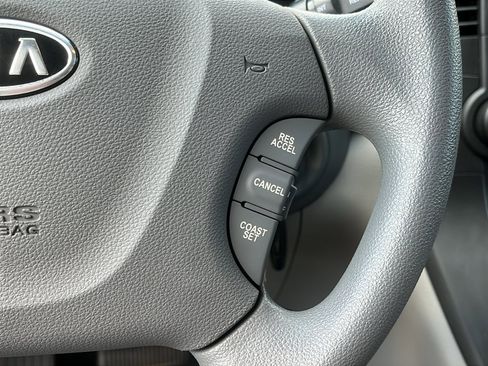 Used 2012 Kia Sedona LX image 14
