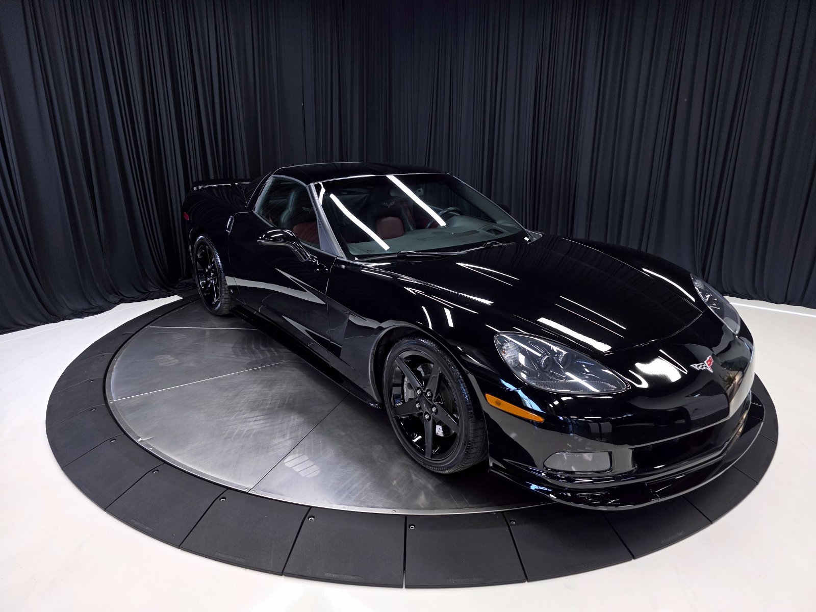 Used 2007 Chevrolet Corvette Coupe w/ Preferred Equipment Group RWD image 6