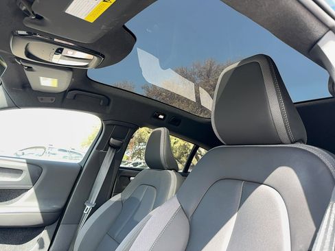 Certified 2023 Volvo C40 Recharge Core image 11