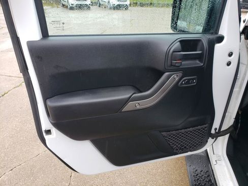 Used 2018 Jeep Wrangler Unlimited Sport S AWD/4WD image 13
