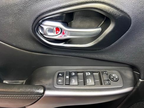 Used 2022 Jeep Cherokee Latitude Lux w/ Sun & Sound Group image 24