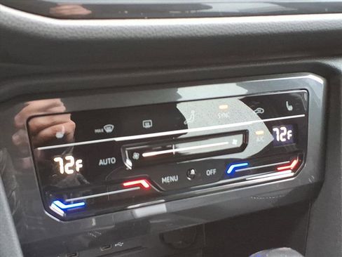 Used 2023 Volkswagen Tiguan SE R-Line image 25