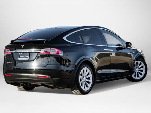 Used 2018 Tesla Model X 75D image 6