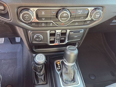 New 2025 Jeep Gladiator Sport image 20