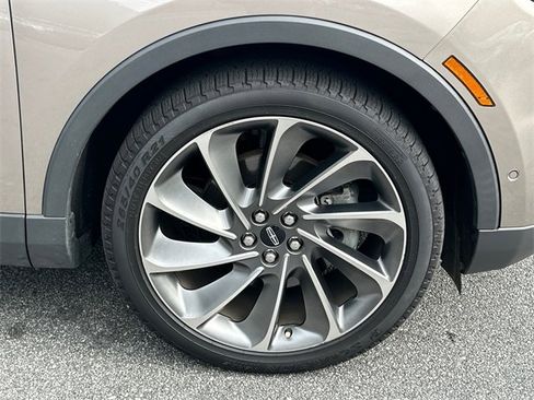 Used 2020 Lincoln Nautilus Reserve w/ Equipment Group 201A image 12