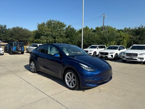 Used 2023 Tesla Model Y Long Range AWD/4WD image 5