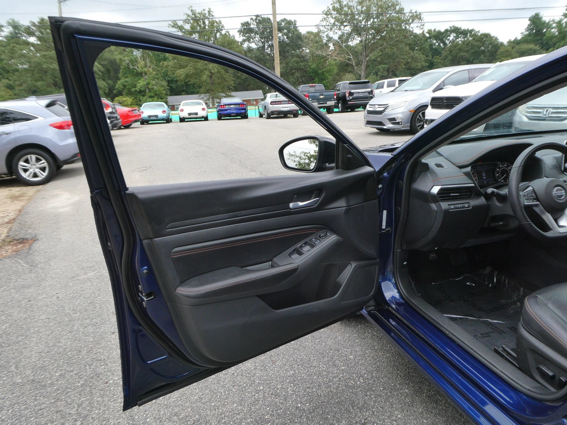 Used 2021 Nissan Altima 2.5 SR w/ SR Premium Package FWD image 13