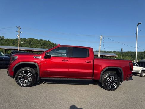 Used 2024 GMC Sierra 1500 AT4 w/ Technology Package AWD/4WD image 3