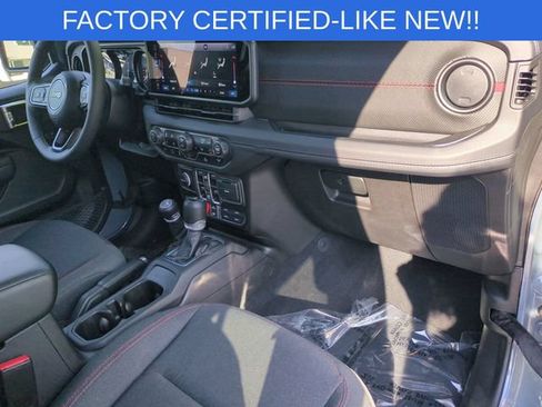 Certified 2025 Jeep Gladiator Rubicon w/ Convenience Group AWD/4WD image 32