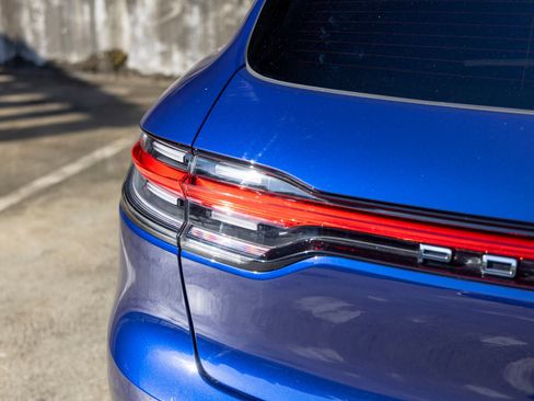 Certified 2026 Porsche Macan AWD/4WD image 18
