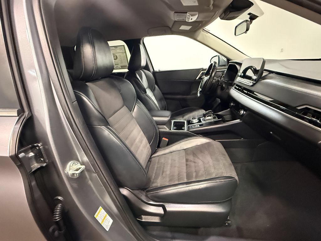 Used 2024 Mitsubishi Outlander SE AWD/4WD image 13