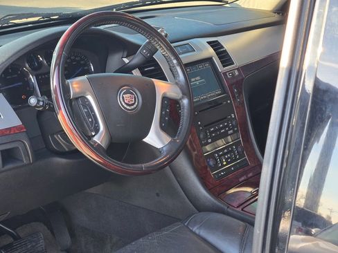 Used 2008 Cadillac Escalade AWD image 30