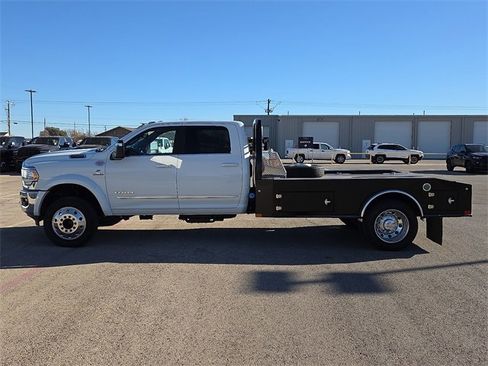 New 2024 RAM 4500 4x4 Crew Cab DRW image 2