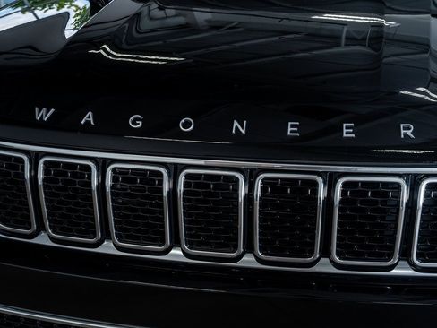 Used 2023 Jeep Wagoneer Series III w/ Preferred Equipment Group image 16