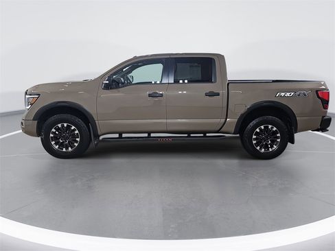 Used 2021 Nissan Titan PRO-4X w/ Pro-4x Convenience Package image 11