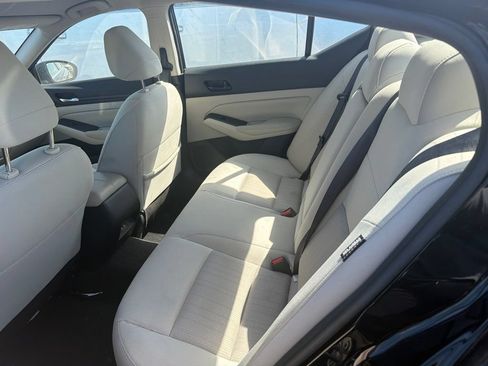 Used 2025 Nissan Altima 2.5 SV FWD image 3