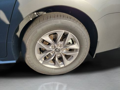 Used 2026 Toyota Sienna XLE FWD image 27
