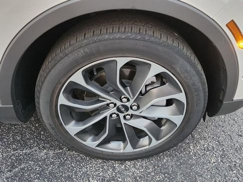 Used 2021 Lincoln Nautilus Reserve w/ Equipment Group 201A image 15