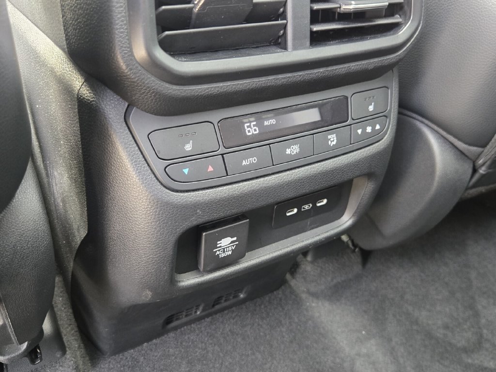 Certified 2025 Honda Pilot Black Edition image 14