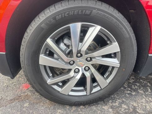 Used 2023 Chevrolet Equinox Premier image 2