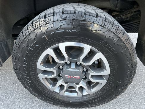 Used 2022 GMC Sierra 3500 AT4 w/ AT4 Preferred Package image 10